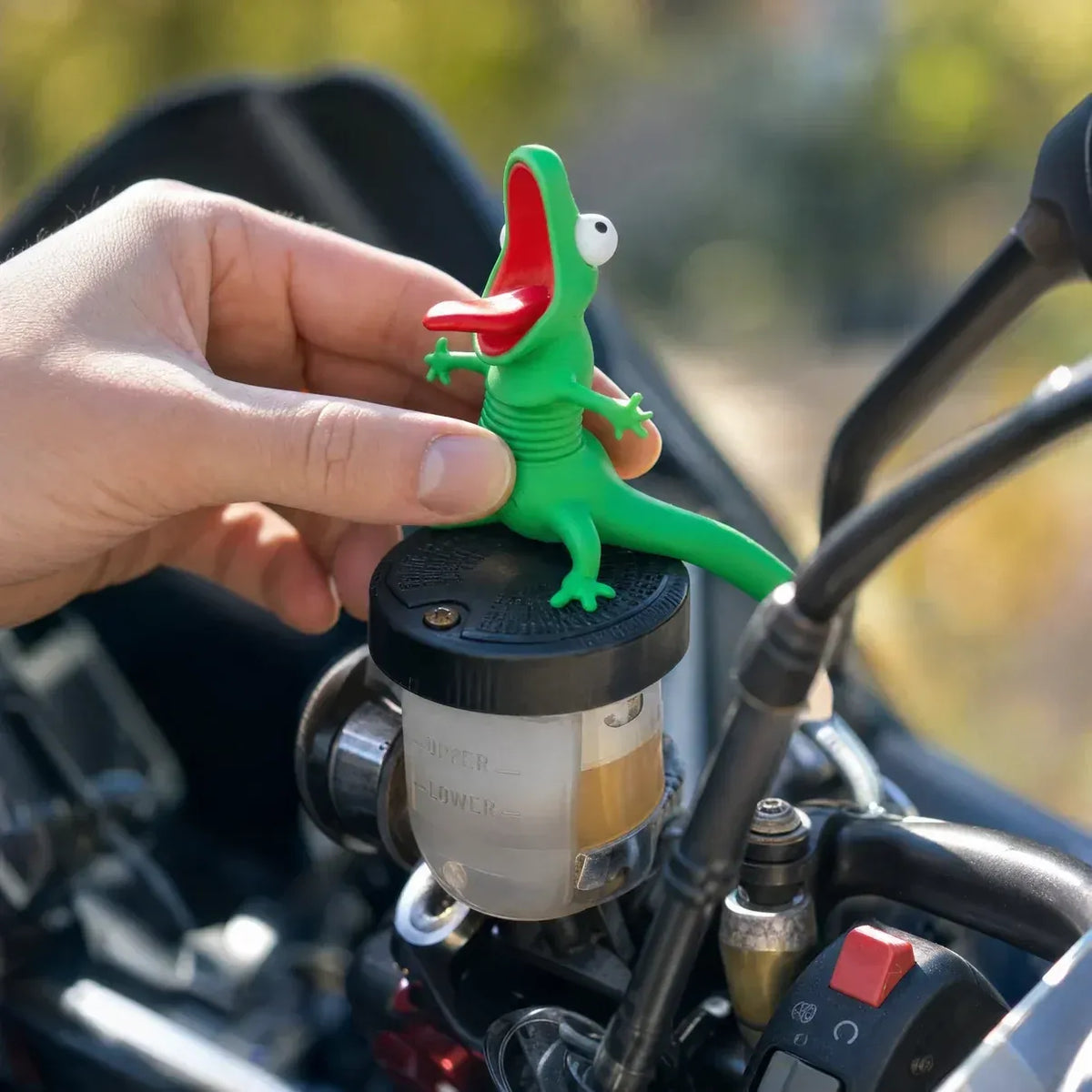 🦎🏍️ BUY 1 GET 1 FREE | Roadside Lizard Buddy – Car & Motorcycle Decor + FREE Strong No-Trace Adhesive