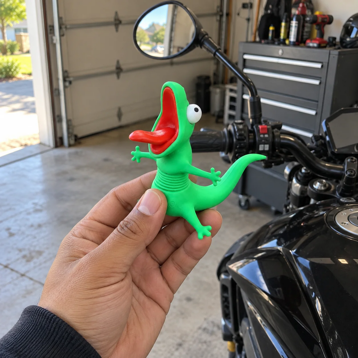 🦎🏍️ BUY 1 GET 1 FREE | Roadside Lizard Buddy – Car & Motorcycle Decor + FREE Strong No-Trace Adhesive