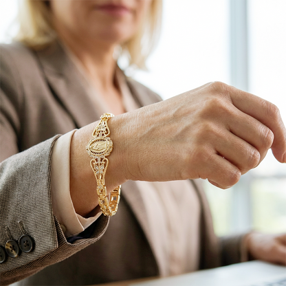 ⏳Time-Limited Special⏰Elegant Hollow Flower Virgin Mary Bracelet – Filigree Design, Gold Plated, Faith Inspired ✨